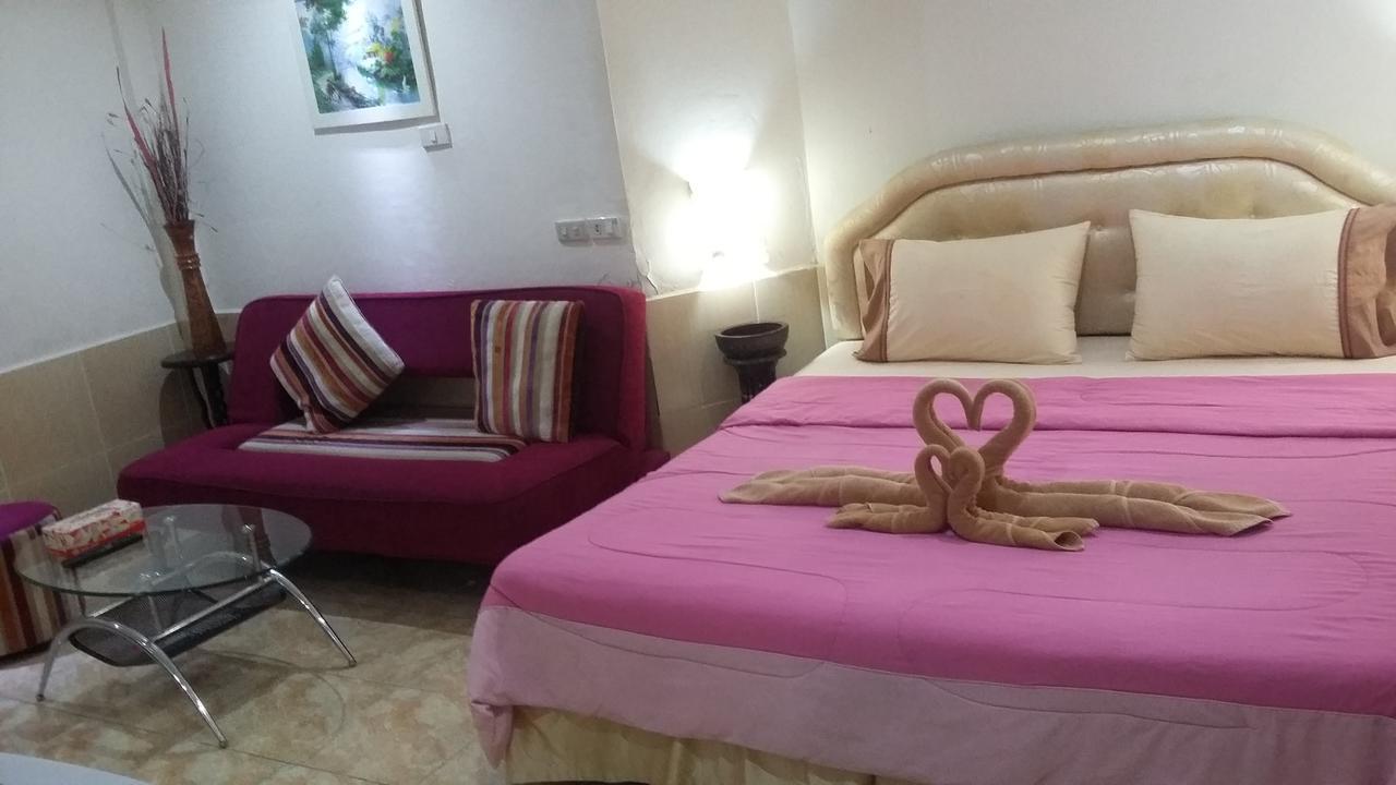 Jasmin Guest House Pattaya Exterior photo