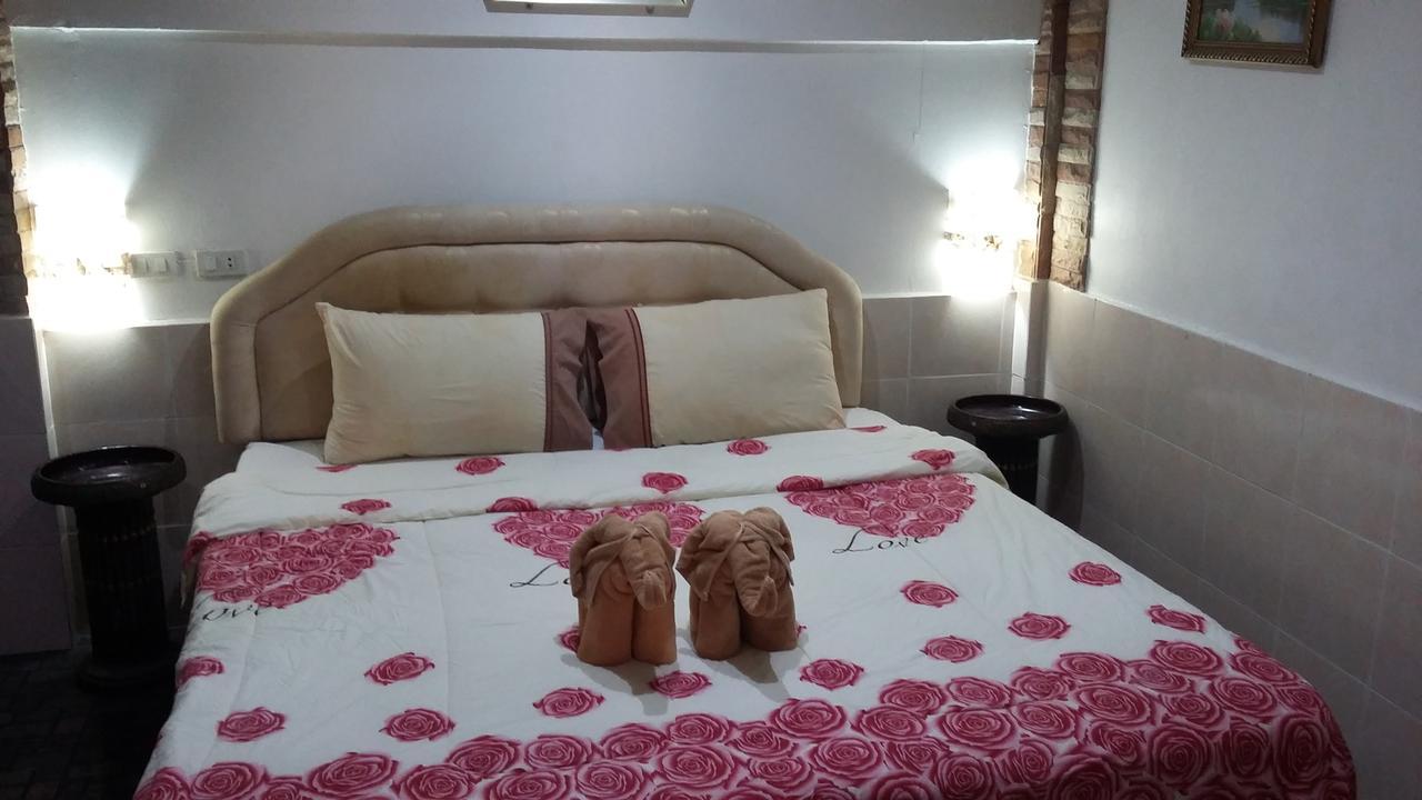Jasmin Guest House Pattaya Exterior photo