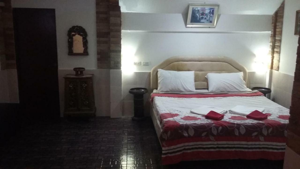 Jasmin Guest House Pattaya Exterior photo