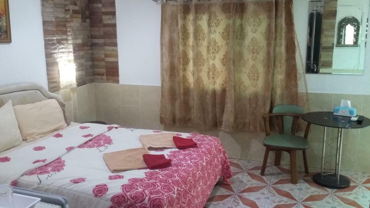 Jasmin Guest House Pattaya Exterior photo