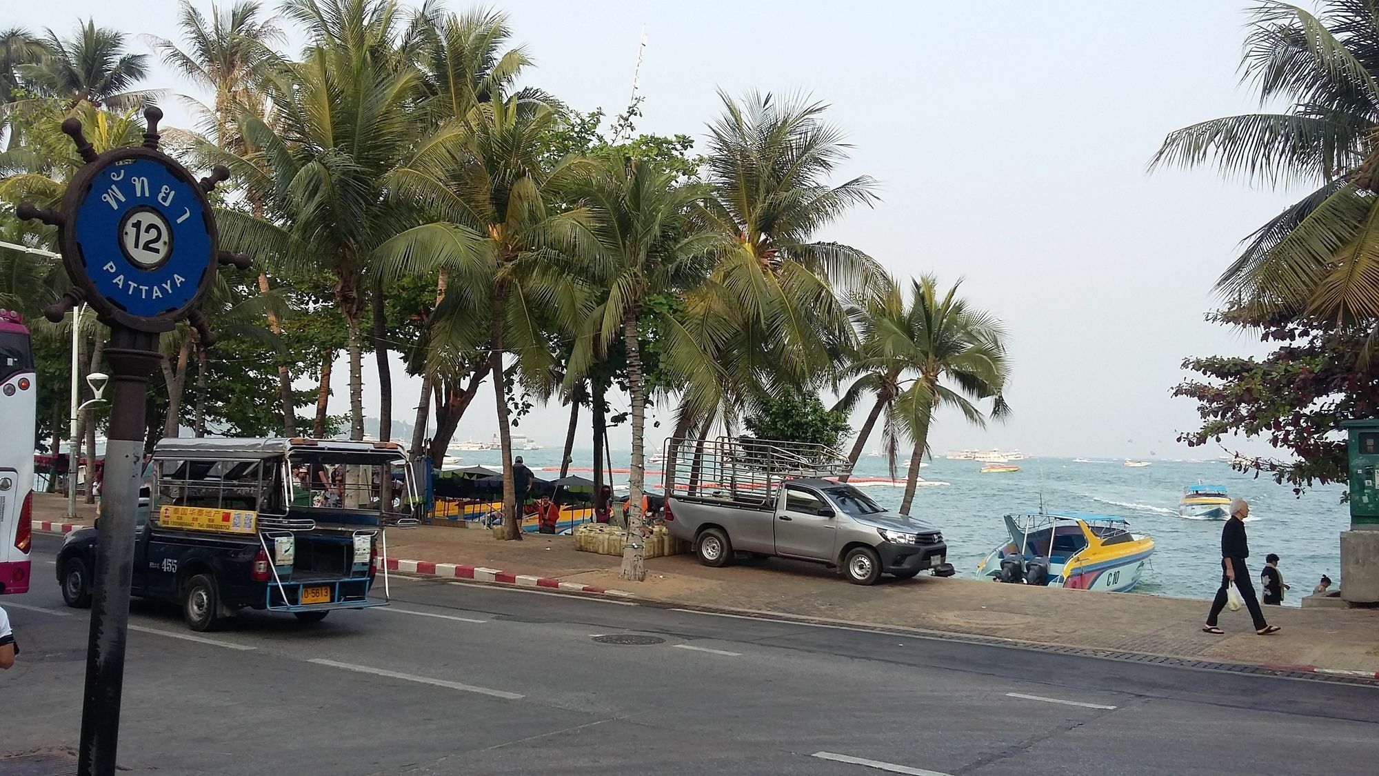 Jasmin Guest House Pattaya Exterior photo