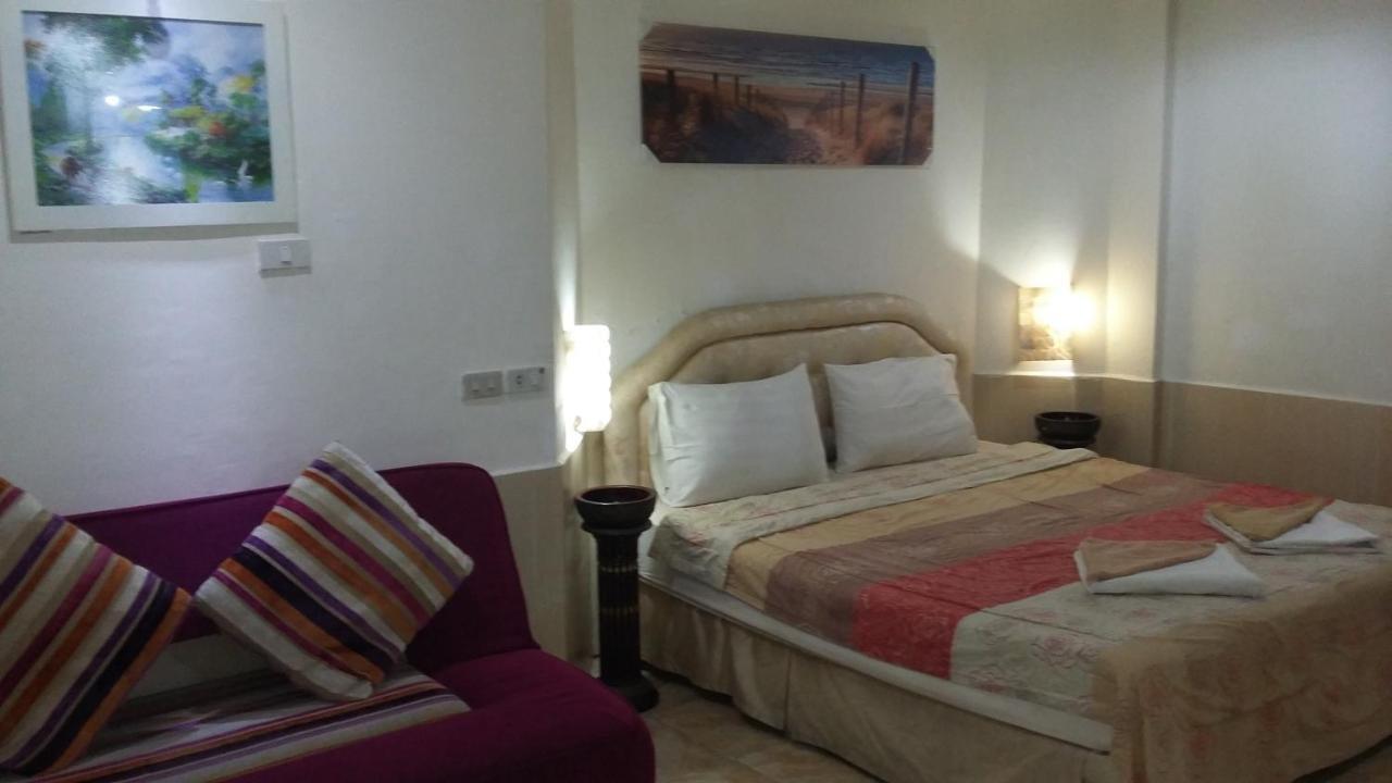 Jasmin Guest House Pattaya Exterior photo